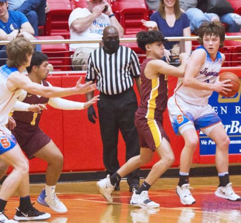 Lometa senior Damion Salinas (1) and sophomore Jeremiah Valenzuela (second from right) defend against Slidell in Tuesday’s fourth-round playoff game at Glen Rose. JEFF LOWE | DISPATCH RECORD