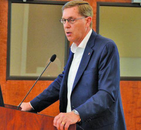 Kelvin Barkowsky of First Texas Bank explains how a loan program through the Lampasas EDC could benefit small businesses. ERICK MITCHELL | DISPATCH RECORD
