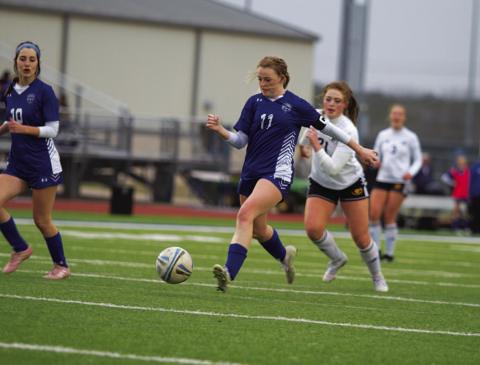 Becca Nobles dribbles into the attacking third in the first half of the Lady Badgers’ match against Gatesville. HUNTER KING | DISPATCH RECORD