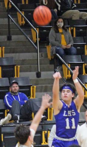 Tak Stinnett hit 2 three-pointers during a 17-0 Badger run in the third quarter on Tuesday. CHRIS YBARRA | DISPATCH RECORD