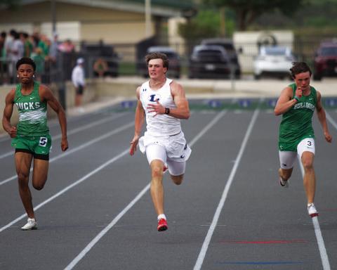 HUNTER KING | DISPATCH RECORD Aaron Everts runs away from opponents on his way to winning the 100-meter dash last Thursday.