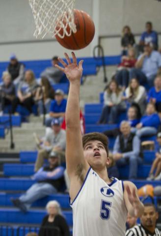 Basketball teams pick up pre-Thanksgiving wins