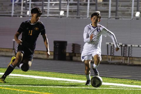 Kent Ashley dribbles past a Gatesville defender in the second half of Monday’s match. HUNTER KING | DISPATCH RECORD