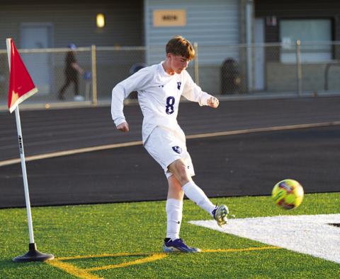 Parker Boykin delivers a corner kick into the box against the Gatesville Hornets. HUNTER KING | DISPATCH RECORD