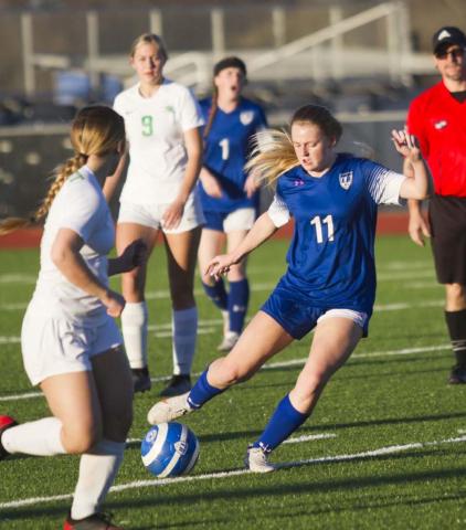 Becca Nobles (11) moves the ball downfield against Burnet. JEFF LOWE | DISPATCH RECORD