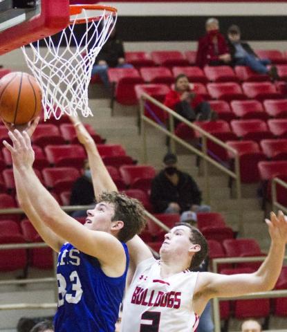 Carter Johnson (33) shoots a layup in the Badgers’ 12th straight victory. JEFF LOWE | DISPATCH RECORD y.