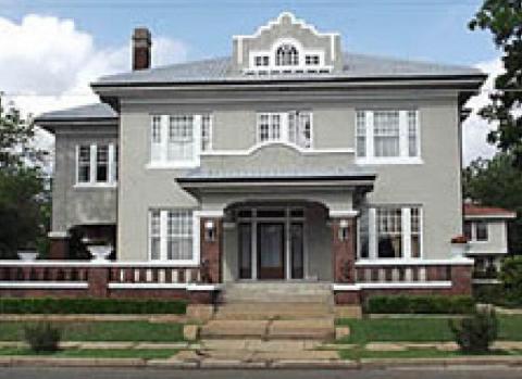 The historic Cauthen House, at the corner of South Walnut and West Second Street, will be the site for a museum fundraiser Sunday afternoon. Easter photos will be taken for $10 per family. COURTESY PHOTO