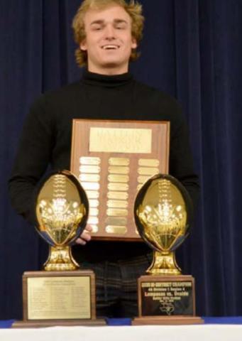 Whitehead named Battlin’ Badger at football banquet; numerous awards announced