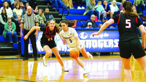 HUNTER KING | DISPATCH RECORD Chloe Thorp dribbles past a Salado defender and drives into the paint.