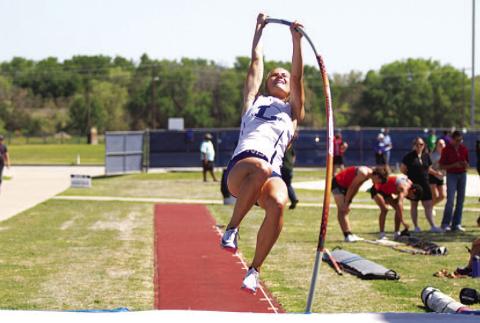 Hannah Rogers vaulted her way to a first-place finish at the Johnny Lam Jones Relays. HUNTER KING | DISPATCH RECORD