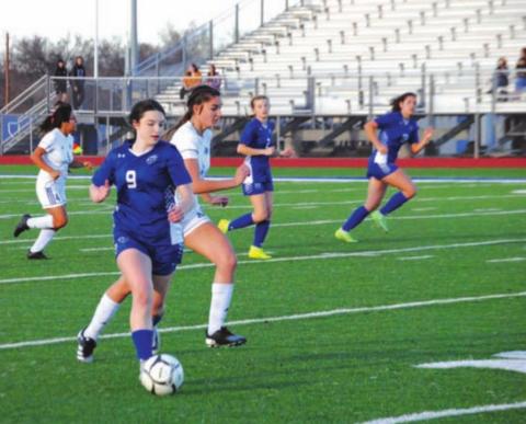 Bella Lindsey dribbles past Jarrell defenders during a previous game for the Lady Badgers. HUNTER KING | DISPATCH RECORD