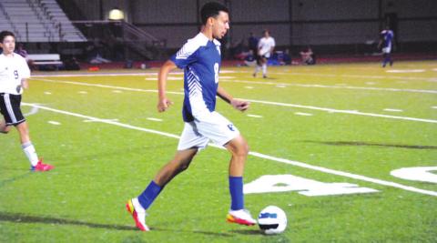 Tyler Grant dribbles up the right wing side during the Badgers’ match against Gatesville last Friday. HUNTER KING | DISPATCH RECORD