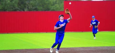 Owen Stubbs catches a pop fly in the Salado tournament. HUNTER KING | DISPATCH RECORD