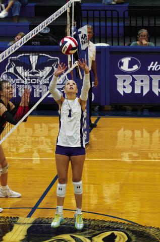 HUNTER KING | DISPATCH RECORD Brailey Wilson sets the ball for a teammate.