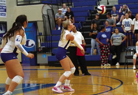 HUNTER KING | DISPATCH RECORD Scout Barton plays a pass during Tuesday’s match in the Badger Den.