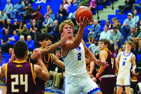 Haegan Oncken cuts through Thorndale defenders for a layup during the first half of Tuesday’s game. HUNTER KING | DISPATCH RECORD