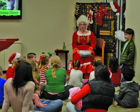 Mrs. Claus spent time reading books to children at the Lampasas Public Library. ERICK MITCHELL | DISPATCH RECORD