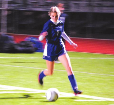 Hailey Palmer dribbles down the left wing during the Lady Badgers’ win over Florence. HUNTER KING | DISPATCH RECORD