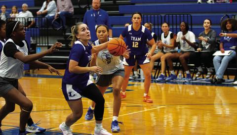 Payton Crawford navigates through traffic to score two points. HUNTER KING | DISPATCH RECORD