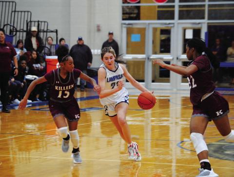 Tatum dribbles through two Killeen defenders during Tuesday’s win. HUNTER KING | DISPATCH RECORD