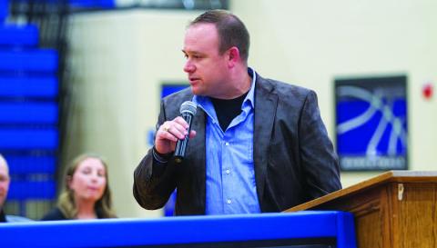 Aaron Nuckles speaks to his team during the awards banquet Monday night. HUNTER KING | DISPATCH RECORD