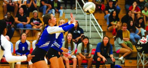 Landry White passes to a teammate during an early-season contest against Harker Heights. HUNTER KING | DISPATCH RECORD