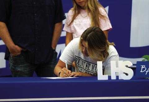 Arianna Gonzalez is set to play golf at Mount St. Mary’s University. HUNTER KING | DISPATCH RECORD