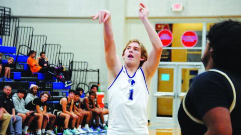 Badgers get back to winning ways against Brady