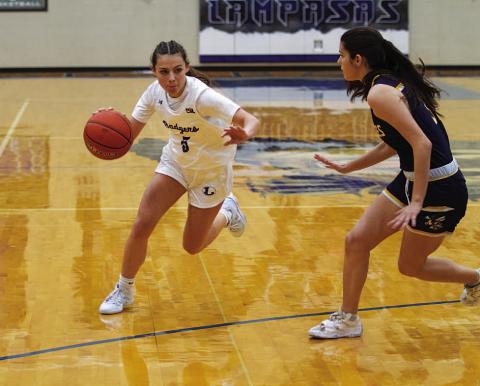 HUNTER KING | DISPATCH RECORD Chloe Thorp drives past a Stephenville defender in the first half of the Lady Badgers’ game.
