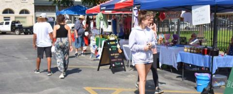 Market visitors enjoy crafts and vendors downtown
