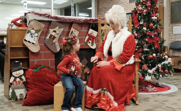 Evelyn Johnson chats with Mrs. Claus at the Lampasas Public Library on Saturday during the Carol of Lights festivities. Mrs. Claus will return to Lampasas for Christmas on the Creek this Saturday. gabriela sangache |Dispatch Record