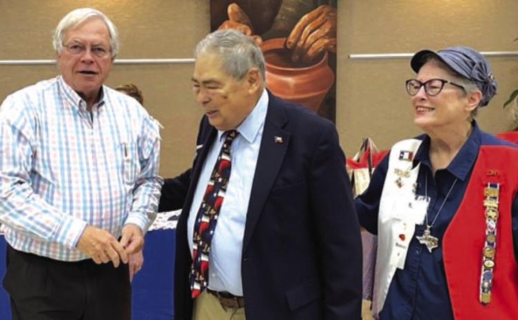 Historian and author Bill O’Neal, center, talks with Mark Bumpus, who was a student of his at the Lampasas junior high in the 1960s. DRT member Judy Smith, O’Neal’s sister, stands beside him. She introduced O’Neal at last week’s District V gathering. COURTESY PHOTO