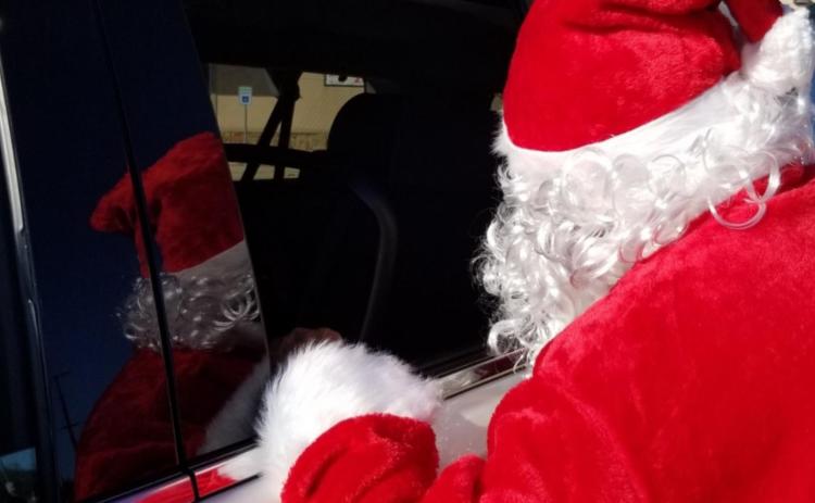 Santa and his helpers to drive through town
