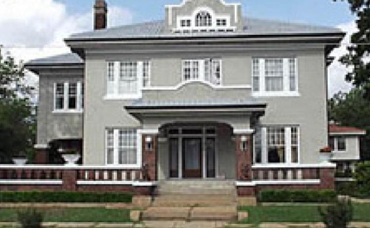 The historic Cauthen House, at the corner of South Walnut and West Second Street, will be the site for a museum fundraiser Sunday afternoon. Easter photos will be taken for $10 per family. COURTESY PHOTO
