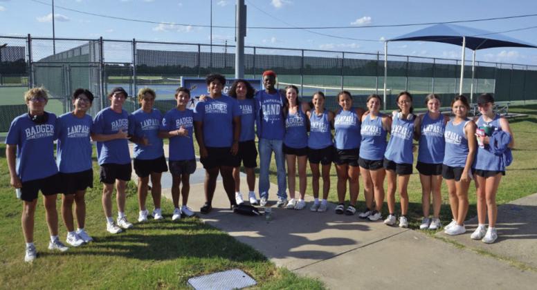 The Lampasas High School tennis team stops for group photo after a successful 2-0 start on Friday. COURTESY PHOTO