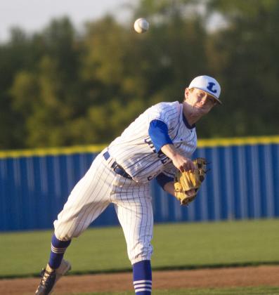 Carson Bekker pitched the first three innings despite a torn labrum and held Glen Rose scoreless through three innings. Lampasas won 7-2. 