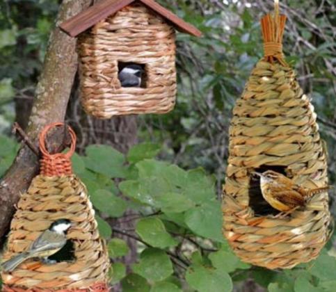 Roosting pockets provide some needed insulation for birds and are easy for them to enter and exit. COURTESY PHOTO | GARDENER’S SUPPLY COMPANY