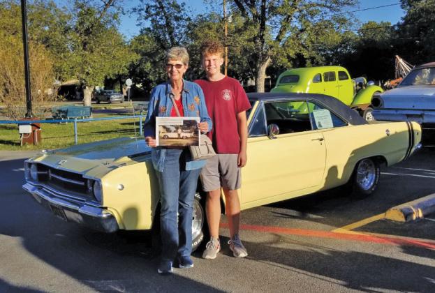 Car lovers Dart to Classics at the Classic