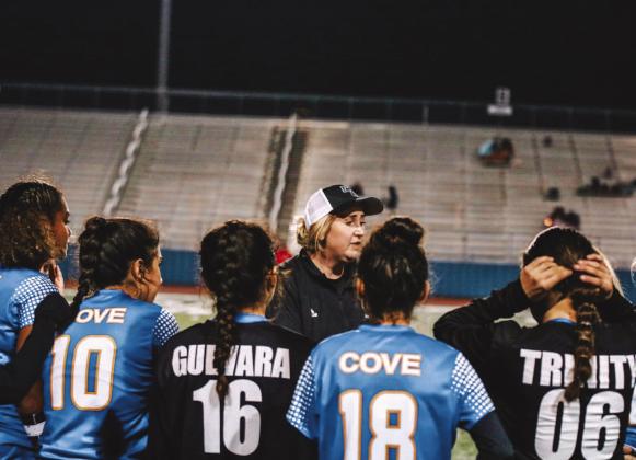 COURTESY PHOTO | LIZ DURAN Liz Duran talks to her team from Copperas Cove. The coach spent three seasons with the Lady Bulldawgs.