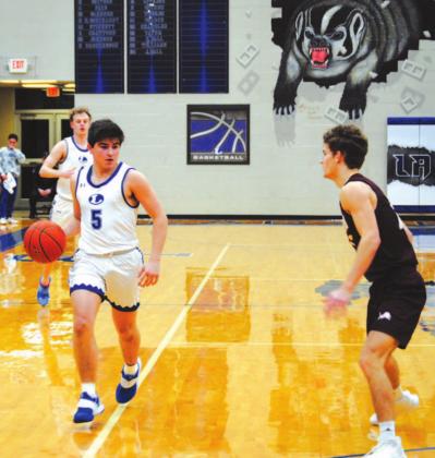 Dax Brookreson prepares to drive past a Brownwood defender during Tuesday’s game. HUNTER KING | DISPATCH RECORD