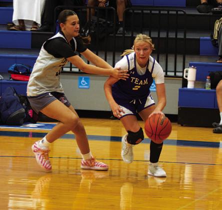 Tenley Langford drives baseline against Shoemaker. HUNTER KING | DISPATCH RECORD