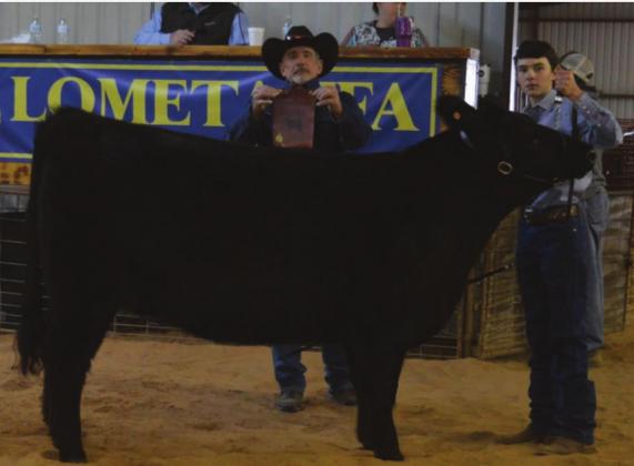 MASON HINES | DISPATCH RECORD Dallas Gomez, at right, captured reserve champion honors with his heifer and also was named winner of the senior showmanship award for cattle.