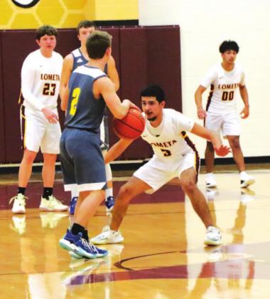 Alonso Caso is squared up defensively on the Rochelle ball handler during the Hornets’ win last Friday. JESSICA MALDONADO | DISPATCH RECORD