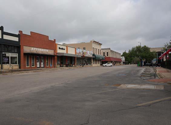 April 8 opened on the Lampasas courthouse square with an eerie stillness. Very few cars were on the streets, and only a few were parked after carrying passengers to conduct business downtown. Crowds arrived on the square later Monday morning, however, to view the totality offered by the total eclipse. JOYCESARAH MCCABE | DISPATCH RECORD