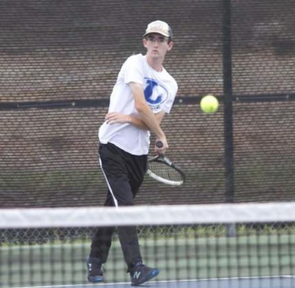 Travis Calk finishes on a serve during the win over Glen Rose. HUNTER KING | DISPATCH RECORD