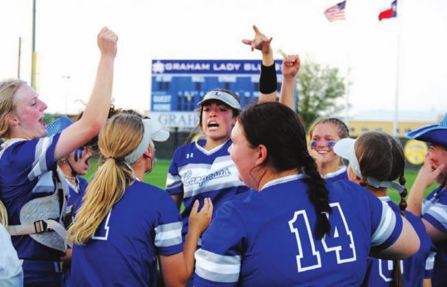 Lady Badgers softball team heads to playoffs