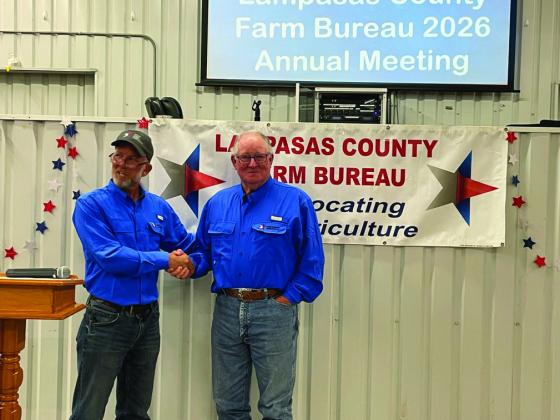 JANET MACHEN | COURTESY PHOTO Lampasas County Farm Bureau Board President Stephen Ruzicka (left) shakes Director Mickey Edwards’ hand after presenting Edwards with the District 8 Pioneer Award.
