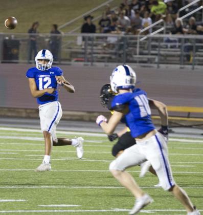 Dylan Sanchez tosses an out route to Carson Bekker during the Gatesville game. Sanchez was named the 4A Player of the Week for his performance on the field Sept 24. HUNTER KING | DISPATCH RECORD