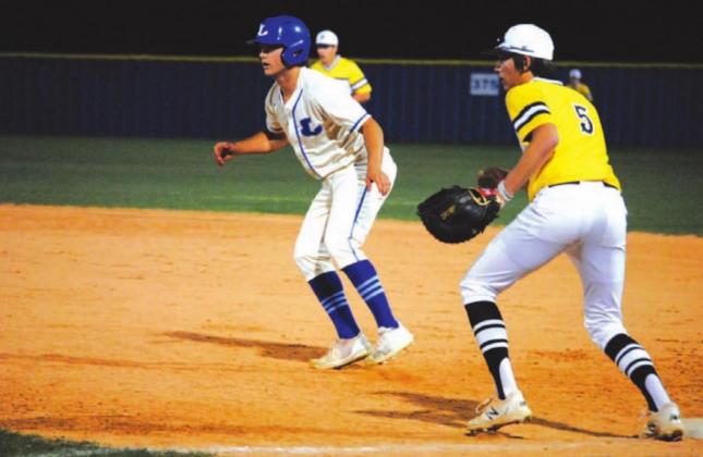 Aden Rascoe gets his secondary lead from first base after getting on with a single against the Gatesville Hornets on Tuesday. HUNTER KING | DISPATCH RECORD