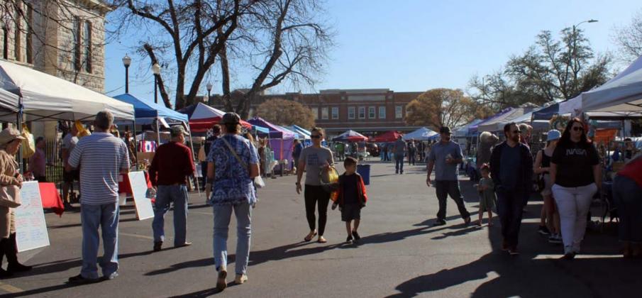 Market-goers walk up and down the courthouse square at the Lampasas Farmers and Craft Market April 2 during its opening weekend of the 2022 season. VERONICA BUTLER | DISPATCH RECORD